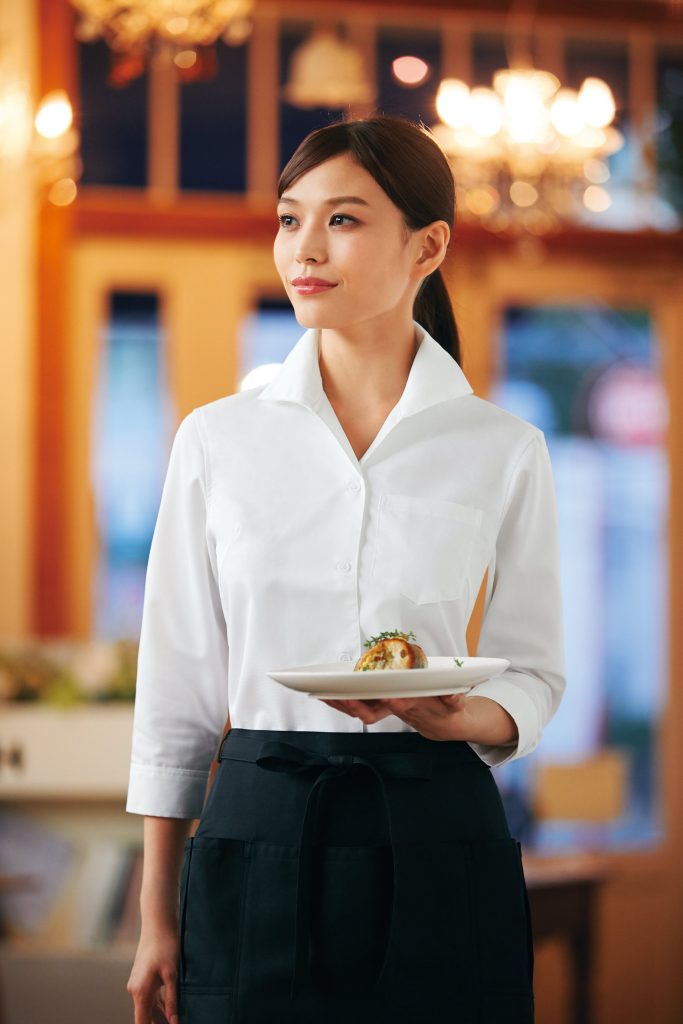 カフェ店員におすすめ 白シャツ制服コーデ3選 ユニコレ飲食店ユニフォームのブログ
